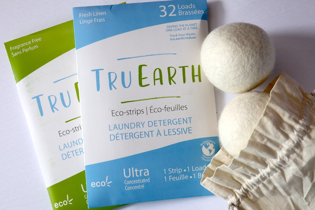 eco friendly laundry detergent and dryer balls 